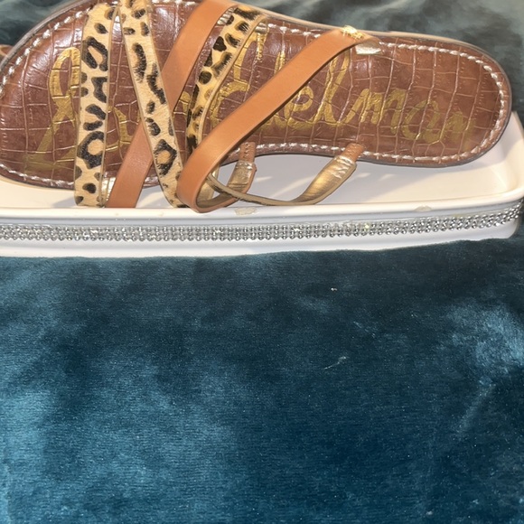 Sam Edelman Slides Size 8 - Picture 4 of 6